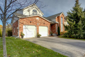 42 Oakridge Crescent Guelph ON small 002 002 P 9045 666x445 72dpi Royallepage image